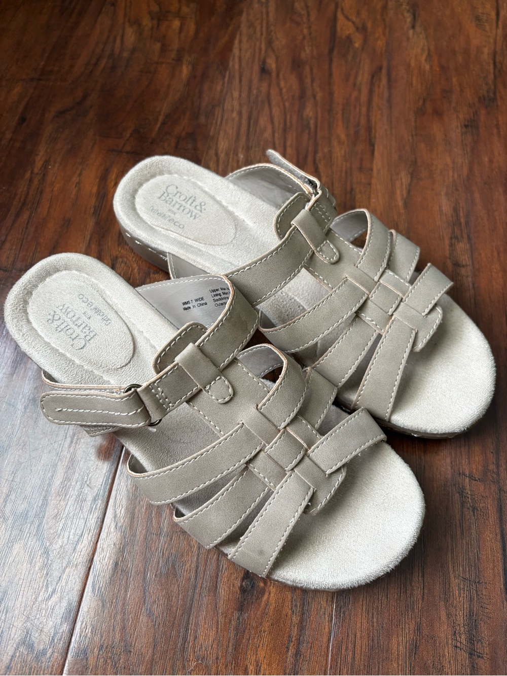 Gently Used Wide Slip On Velcro Croft & Barrow Ortholite Eco Light Tan Sandal 7